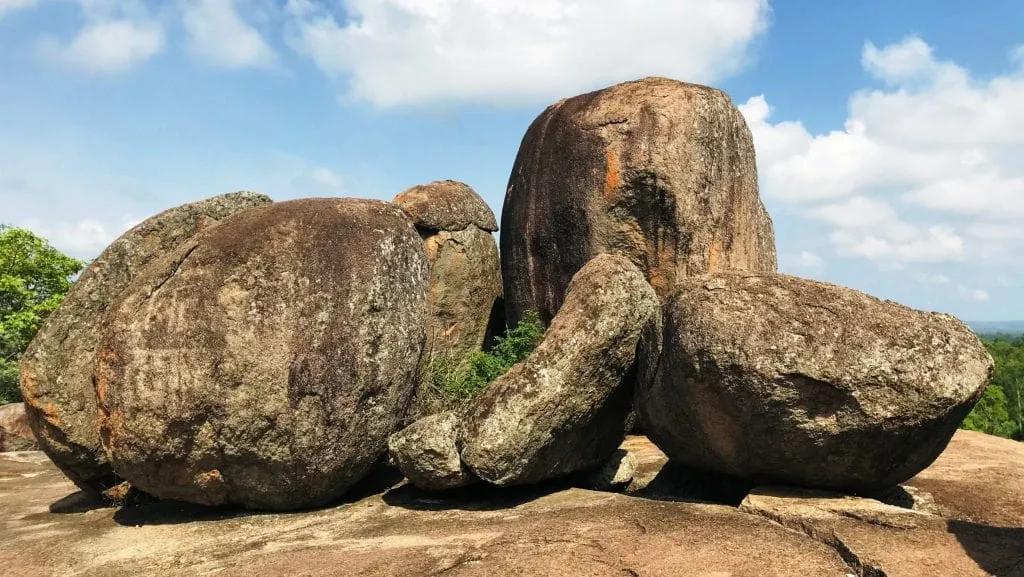 Top 5 Best Places Visiting in Kondagaon for Nature, Culture & Spirituality 6 jatayu shila 1