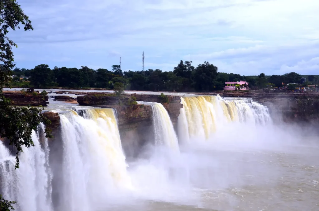 Top 5 Best Places Visiting in Kondagaon for Nature, Culture & Spirituality 5 mendrighumar waterfalls