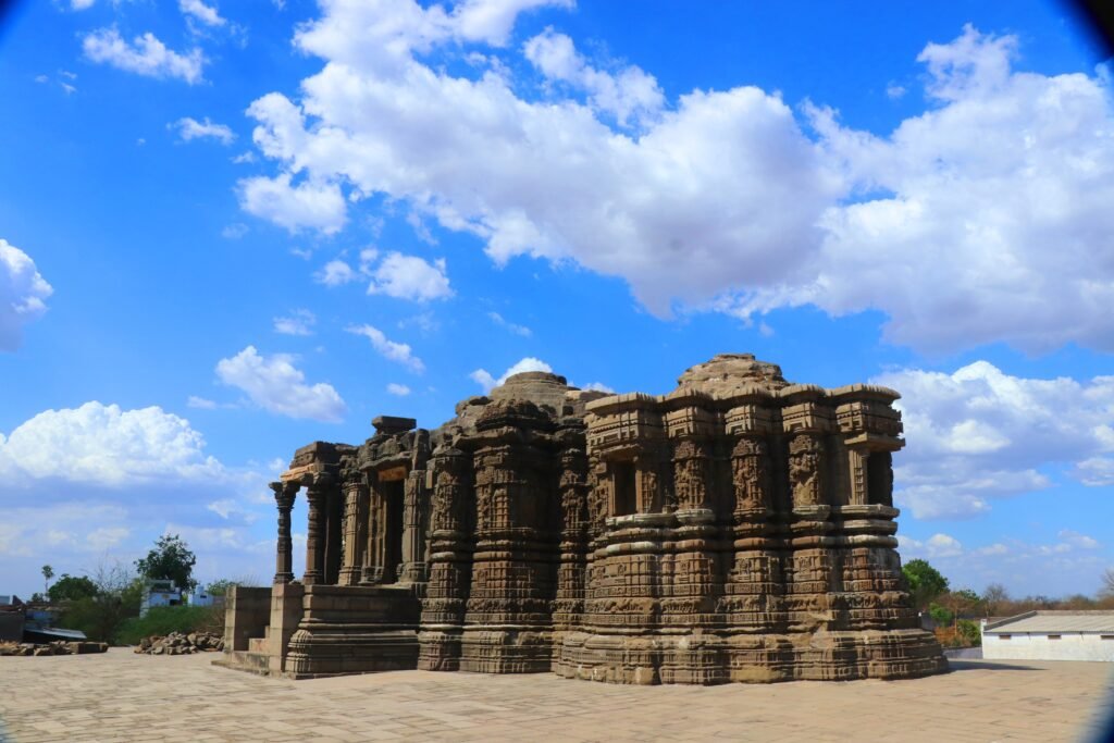 Top 5 Best Places Visiting in Khargone – Temples, Forts & Natural Wonders 3 2019091835