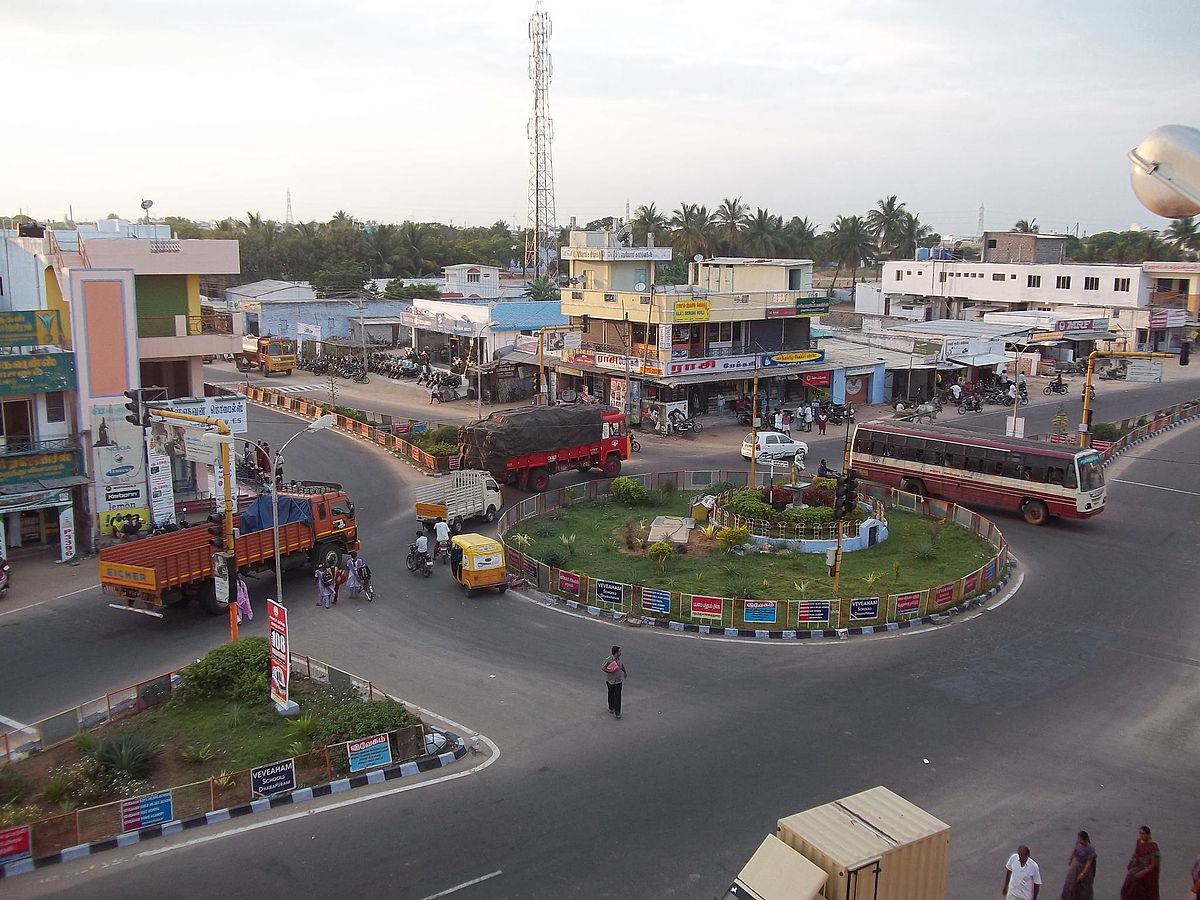 1200px Amaravathi statue Dharapuram