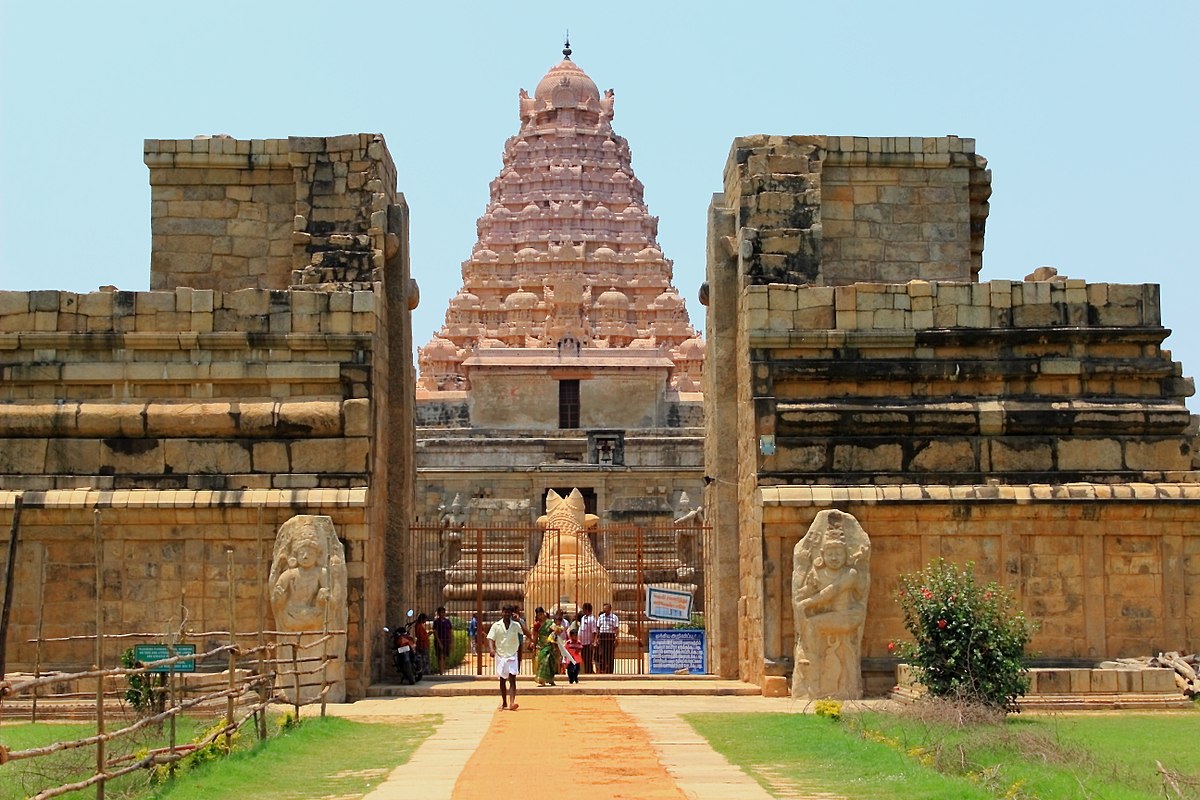 1200px Gangaikondacholapuram Temple 4