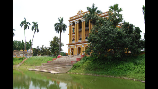 A stately home in West Bengal the sort of mansion 1725453064771