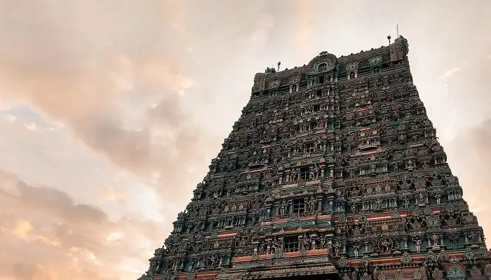 Best Places to Visit in Tenkasi – Explore Temples, Waterfalls & Scenic Spots 3 Kasi Viswanathar Temple