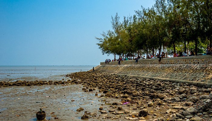 don hoi lot mud beach
