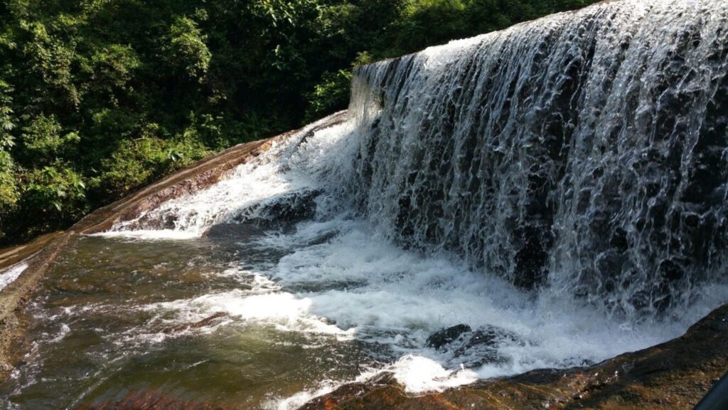 kovai kutralam falls