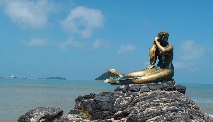 mermaid statue