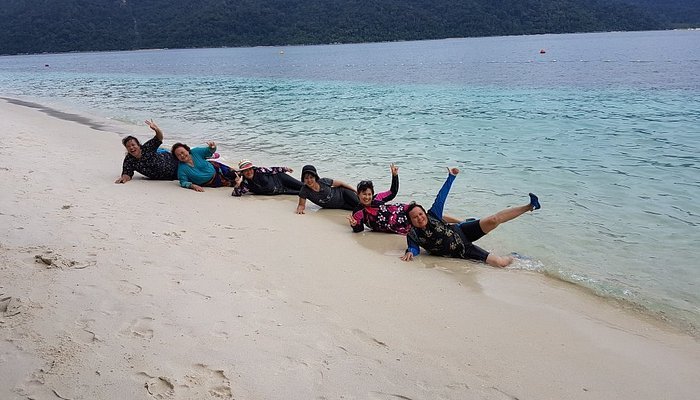 thai peoole in koh rawi