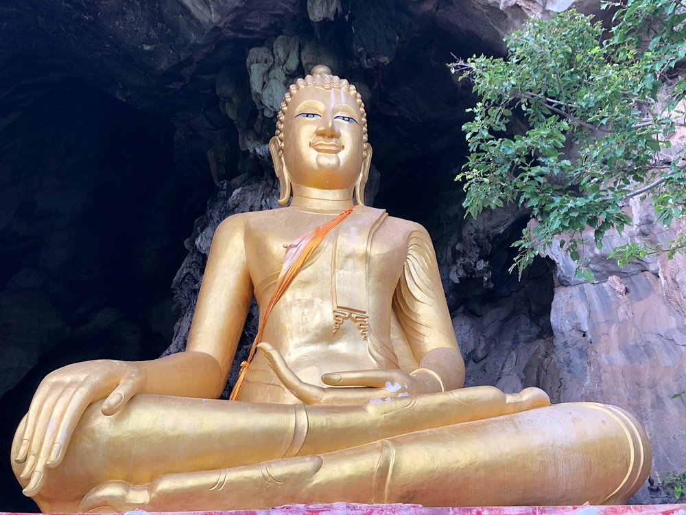 wat tham erawan