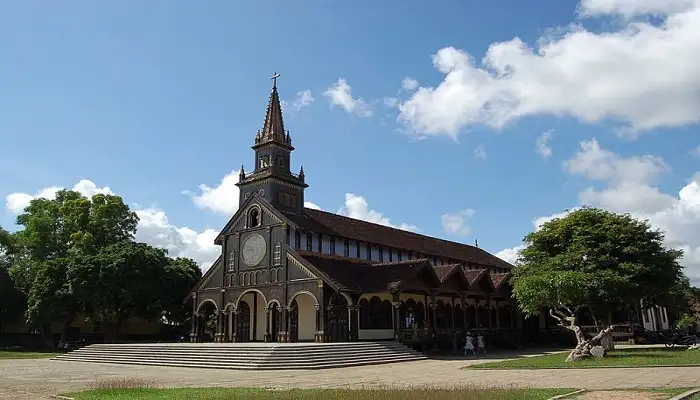 Kon Tum Wooden Church1