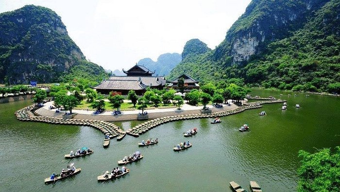 Top 10 Best Places to Visit in Ninh Binh – Trang An, Tam Coc, Hang Mua & More 2 trang an grottoes harbor