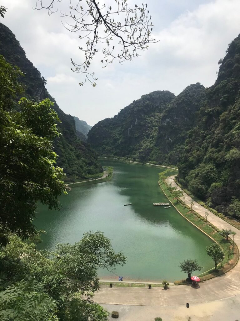 Top 10 Best Places to Visit in Ninh Binh – Trang An, Tam Coc, Hang Mua & More 8 tuy t tinh c c