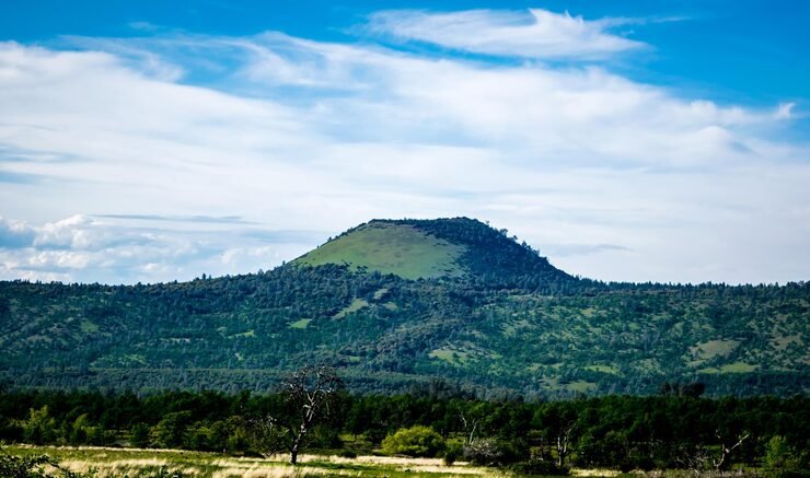 scenic view mountains against cloudy sky 1048944 4738637