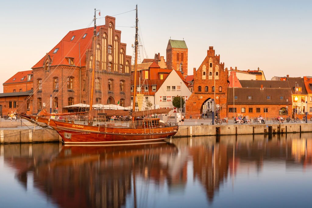 762 Alter Hafen in Wismar Panorama1024x768pxi AR © TZ Wismar Christoph Meyer paperheroes