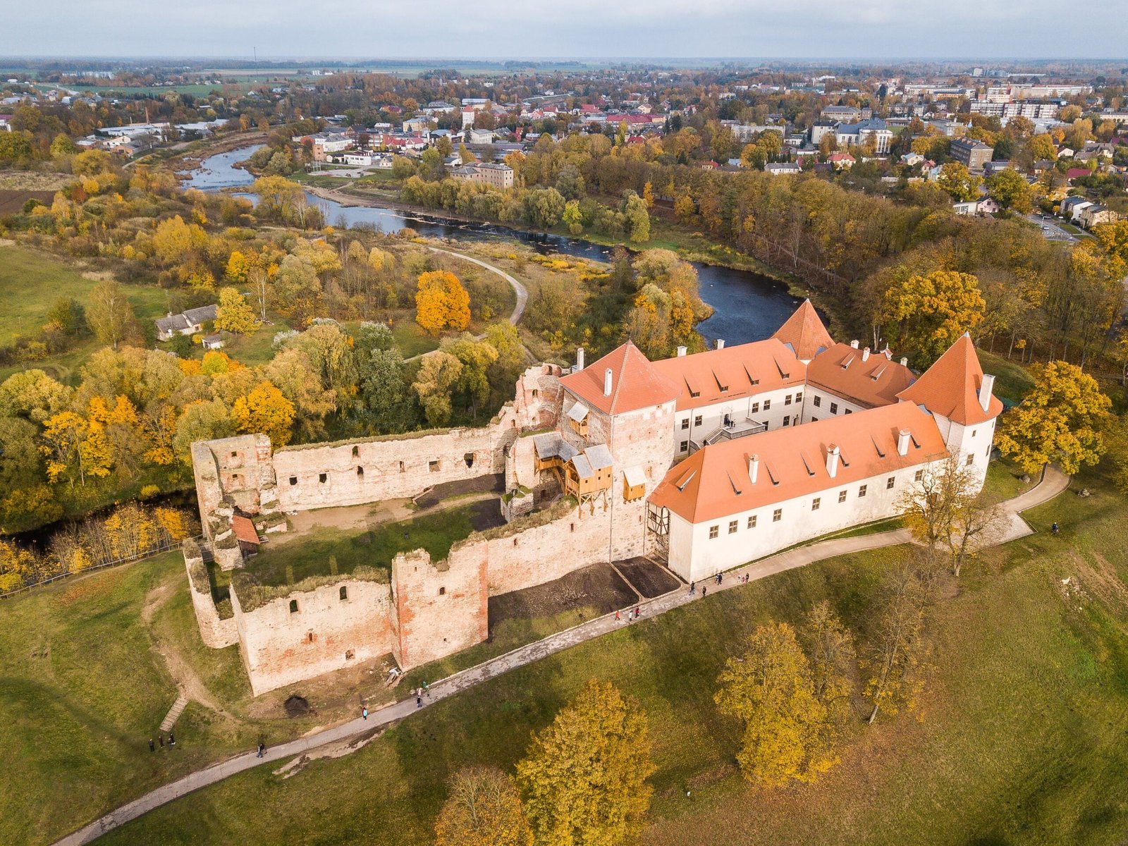 Bauskas pils foto Sandris Kuzmickis scaled