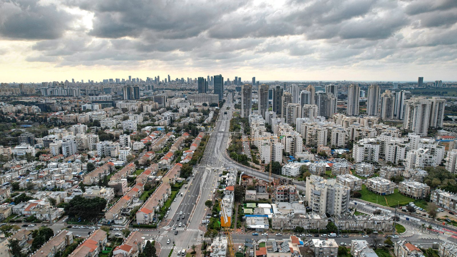 Jabotinsky Skyline Petah Tikva 01 scaled